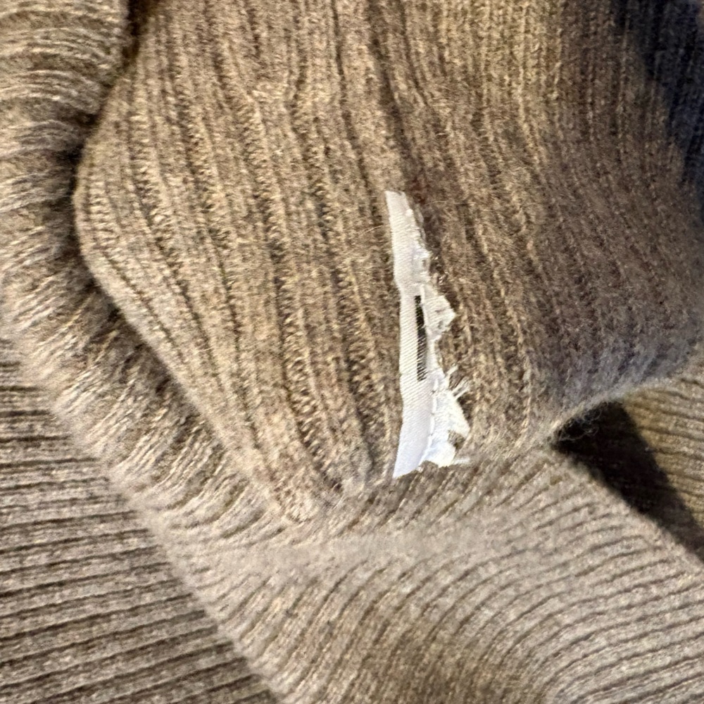Reformation Hart Cashmere Sweater in the color Cocoa Brown size XS - Picture 10 of 10